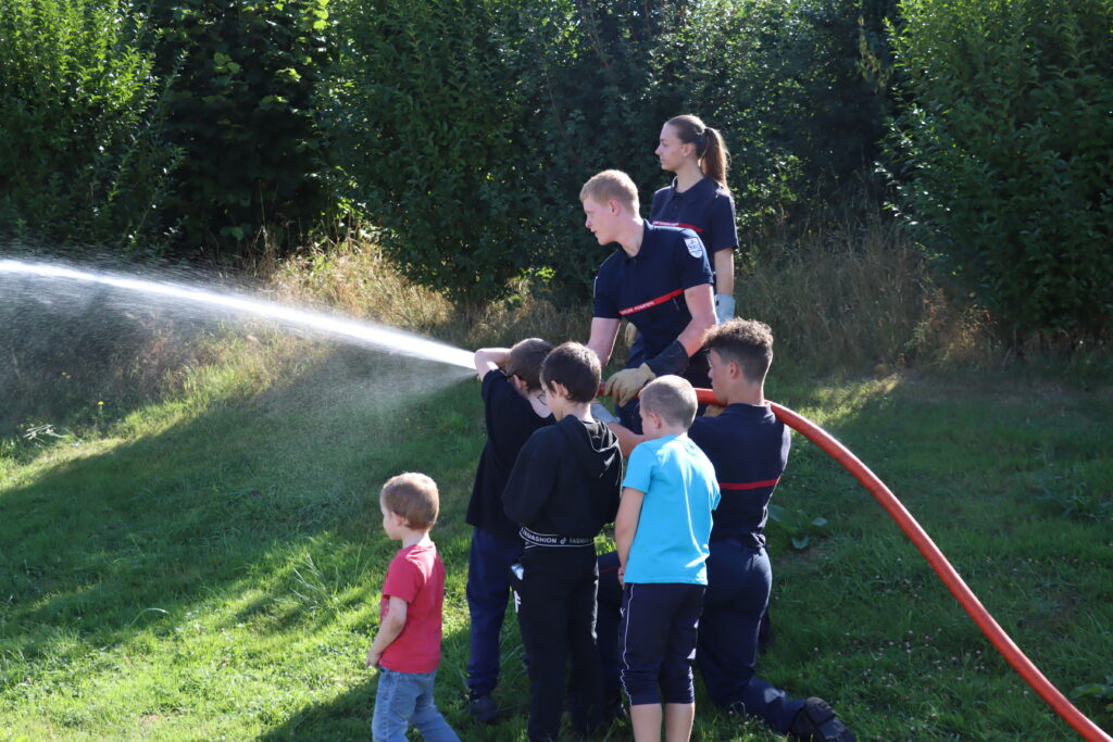 Démonstration sapeur-pompier - Forum des associations 2025 - Agrandir l'image, fenêtre modale