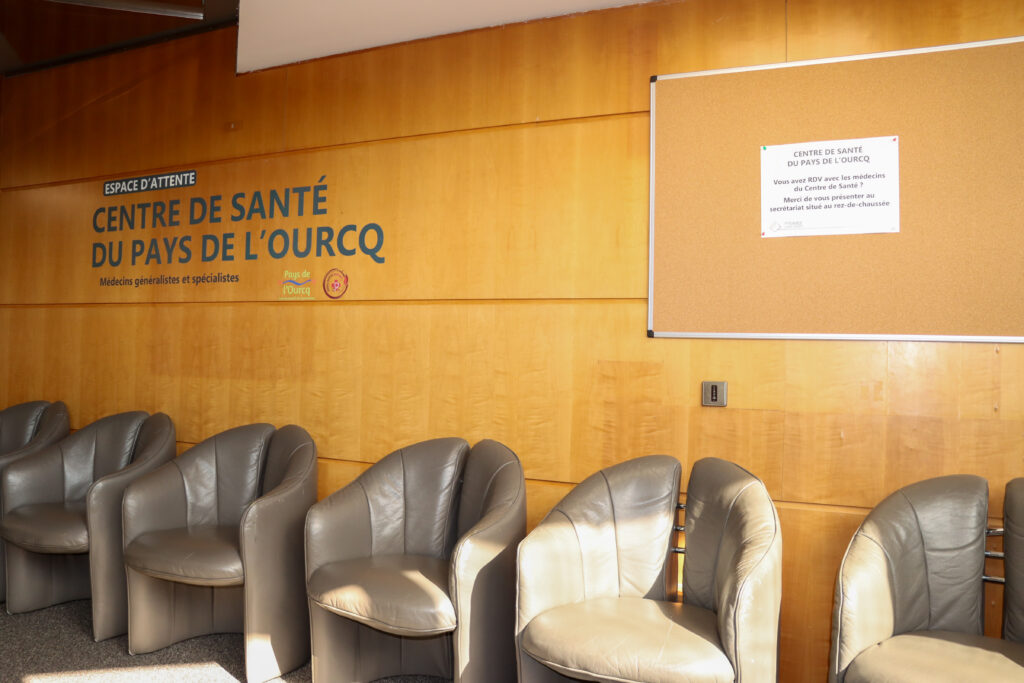 Salle d'attente Centre de Santé du Pays de l'Ourcq - Agrandir l'image, fenêtre modale