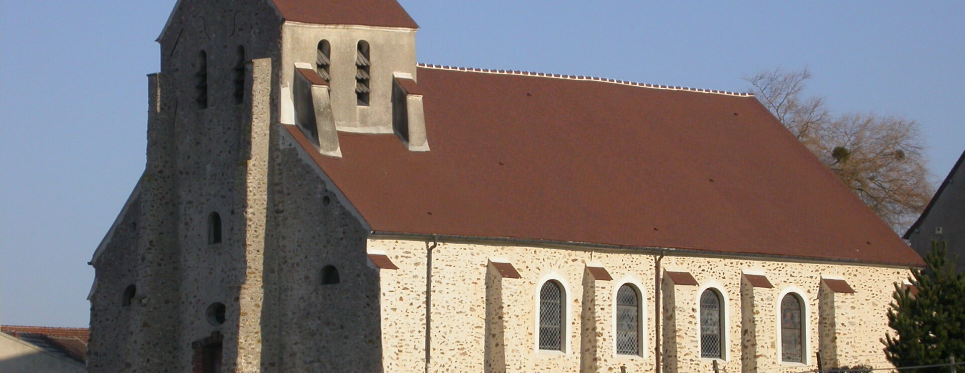 Vue de l'église de Cocherel