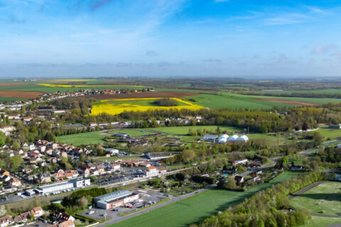 Vue aérienne d'Ocquerre, Mary-sur-Marne et Lizy-sur-Ourcq avec la Pyramide Jean DIDIER, le pôle de services et le pôle gare.