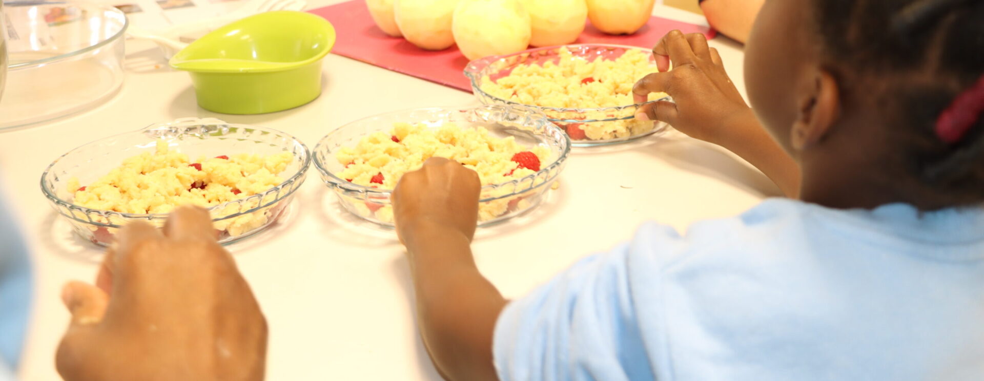 Prise de vue lors d'une animation de la crèche du Pays de l'Ourcq à la Maison des enfants à Ocquerre