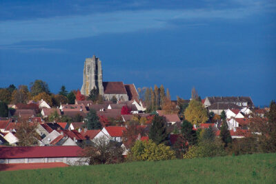 Vue de la commune de May-en-Multien avec l'église au milieu - Agrandir l'image 2 sur 3, fenêtre modale
