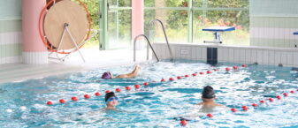 Nageurs dans la piscine du Pays de l'Ourcq à Ocquerre
