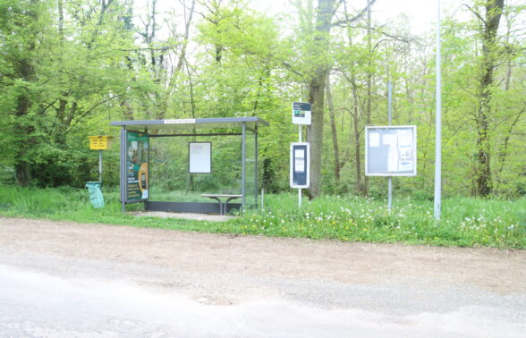 Arret de bus - ARMENTIERES EN BRIE CHATEAU DU VIGNOIS