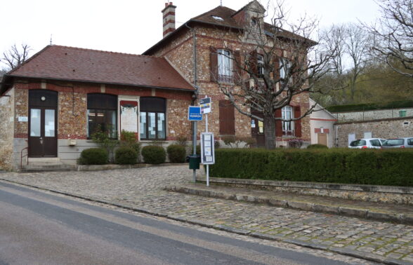 Arret de bus - DHUISY MAIRIE