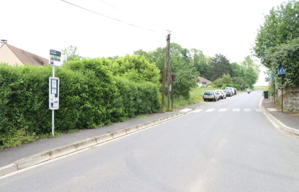 Arret de bus - DOUY LA RAMEE - LA RAMEE