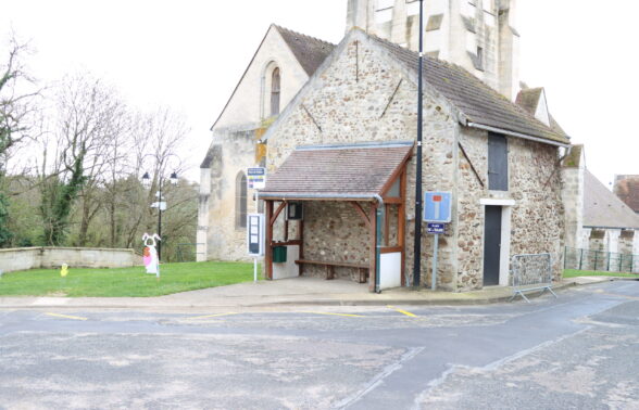 Arret de bus - GERMIGNY SOUS COULOMBS PLACE DE L'EGLISE
