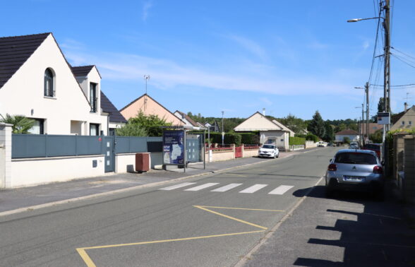 Arret de bus - MARY SUR MARNE PORT COURAGE COQUELICOT