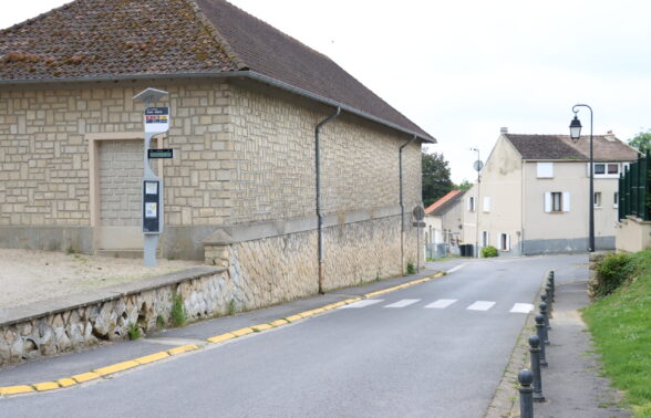 Arret de bus - MAY EN MULTIEN ECOLE MAIRIE