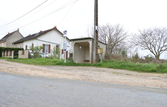 Arret de bus - OCQUERRE LA TROUSSE