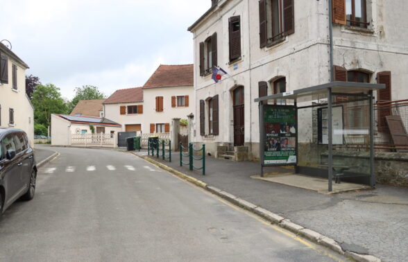 Arret de bus - PUISIEUX MAIRIE
