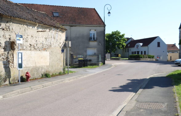 Arret de bus - TROCY EN MULTIEN PLACE CARREFOUR DE L'ORME