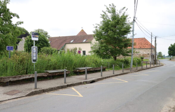 Arret de bus - VINCY MANOEUVRE EGLISE