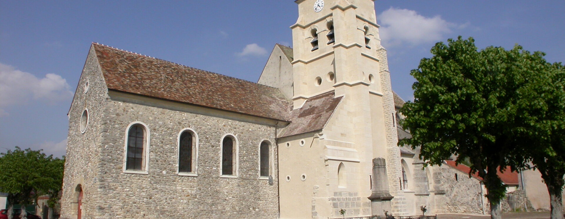 Vue extérieure de l'église Saint-Rémi à Congis-sur-Thérouanne