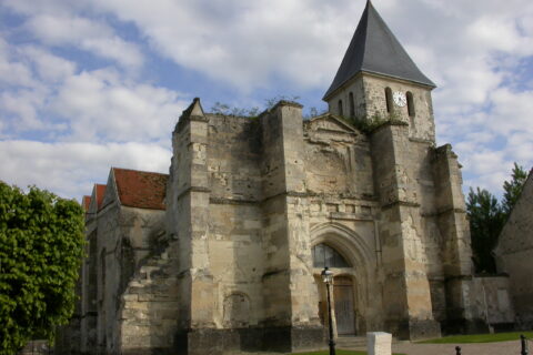 Vue de face de l'église de Coulombs-en-Valois