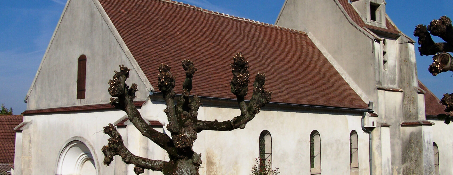 Vue de l'église d'Isles-les-Meldeuses