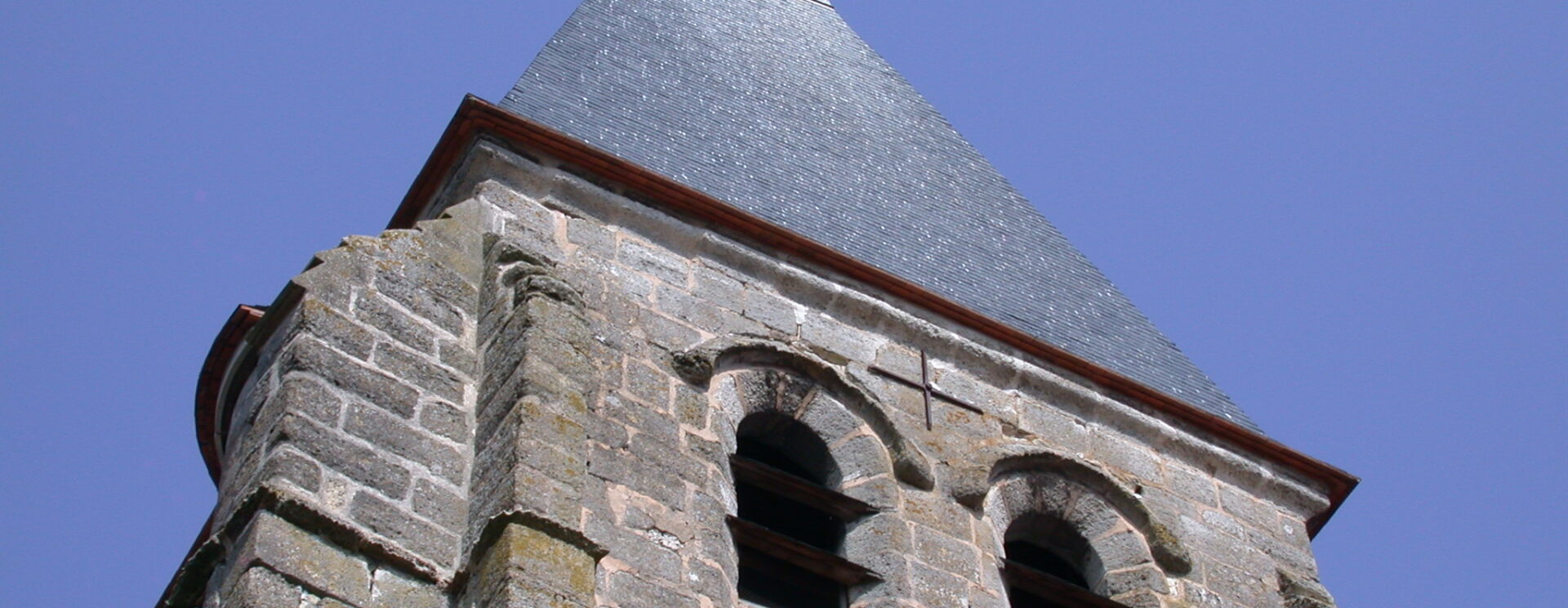 Zoom sur le clocher de l'église d'Étrépilly