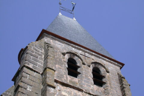 Zoom sur le clocher de l'église d'Étrépilly