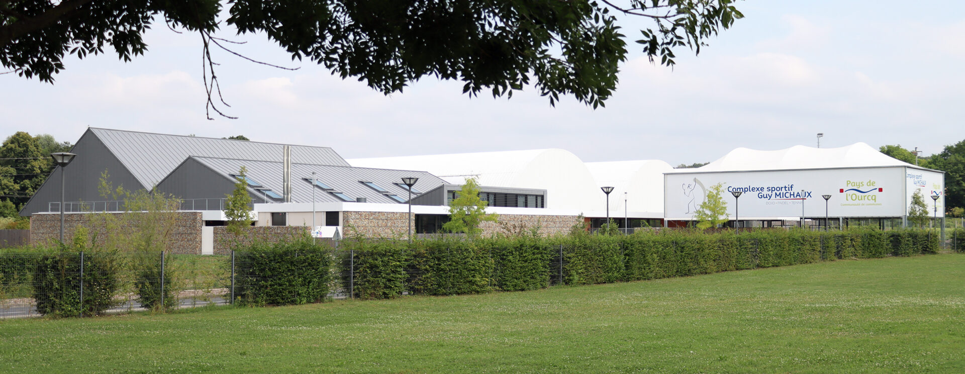 Vue générale du Complexe Sportif Guy Michaux à Ocquerre
