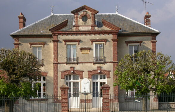 Vue de la mairie de Marcilly