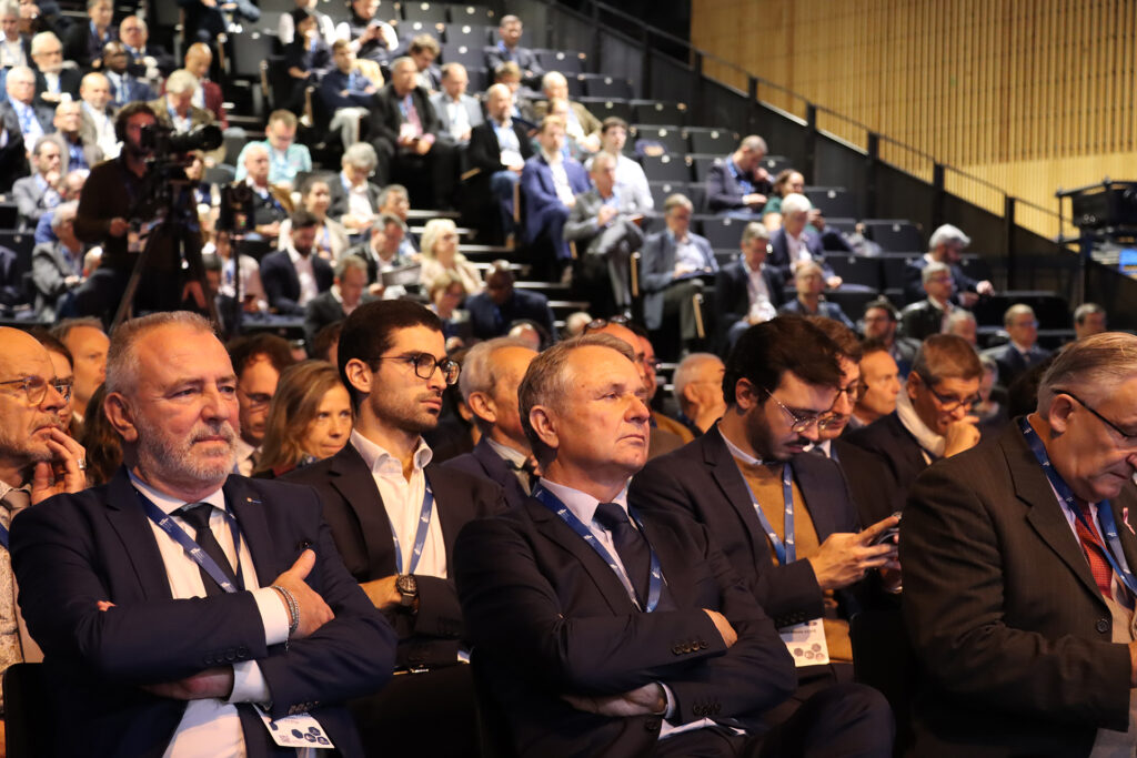 Vue de Pierre EELBODE parmi le public lors du colloque hydrogène au Colisée de Meaux. - Agrandir l'image, fenêtre modale
