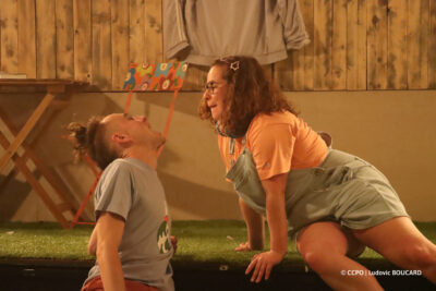 Pièce de théâtre "Tout ça Tout ça" de la Compagnie À corps rompu à la salle des fêtes d'Étrépilly. - Agrandir l'image 21 sur 30, fenêtre modale