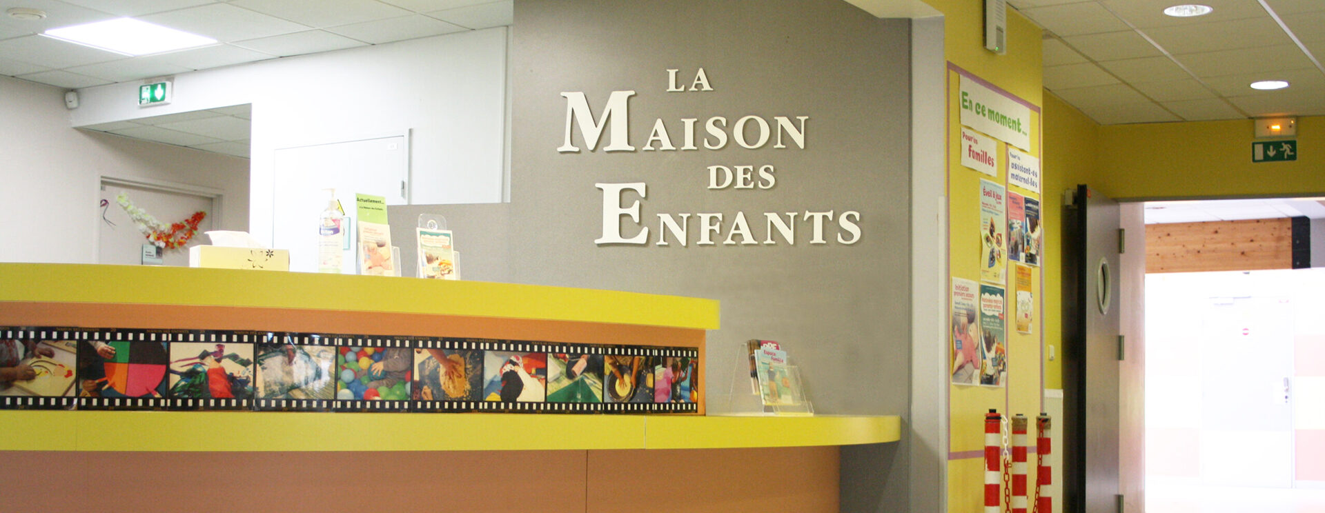 Vue intérieure du guichet de l'accueil de la Maison des Enfants du Pays de l'Ourcq