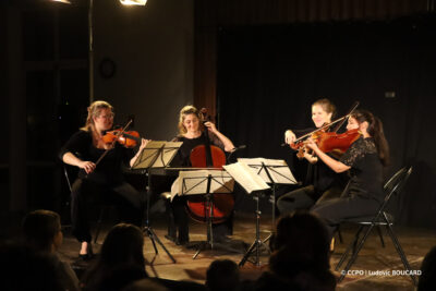 Concert du quatuor Akilone par Les Concerts de poche à la salle polyvalente de Mary-sur-Marne. - Agrandir l'image 17 sur 30, fenêtre modale