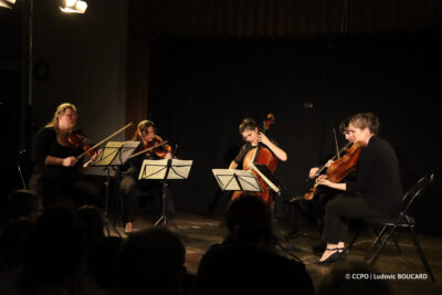Concert du quatuor Akilone par Les Concerts de poche à la salle polyvalente de Mary-sur-Marne. - Agrandir l'image 16 sur 30, fenêtre modale