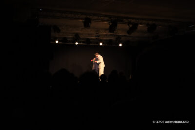 Extrait du spectacle "Coup de foudre" de la Cie Les Paraconteurs joué à la salle des fêtes d'Étrépilly - Agrandir l'image 11 sur 30, fenêtre modale