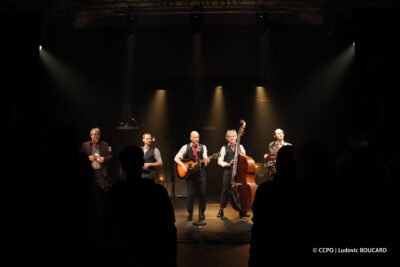 Extrait du spectacle musical Nos courses folles des Fouteurs de Joie à Cocherel - Agrandir l'image 7 sur 30, fenêtre modale