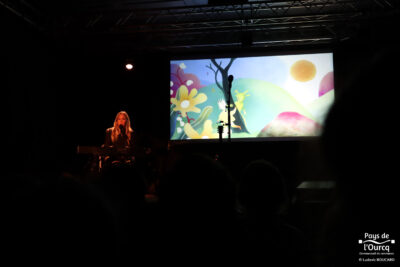 Eskelina, artiste du conte musical illustré "Into the woods" à la Pyramide Jean DIDIER à Mary-sur-Marne - Agrandir l'image 2 sur 33, fenêtre modale