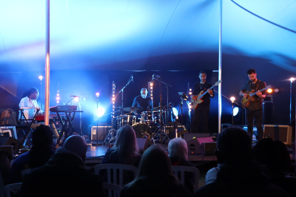 Didier DAVIDAS quintet, et le public du Festival Ourcq'N Jazz - Agrandir l'image, fenêtre modale