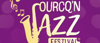 Logo du festival Ourcq'N Jazz représentant un saxophone avec des notes de musique qui en sort sur fond violet.